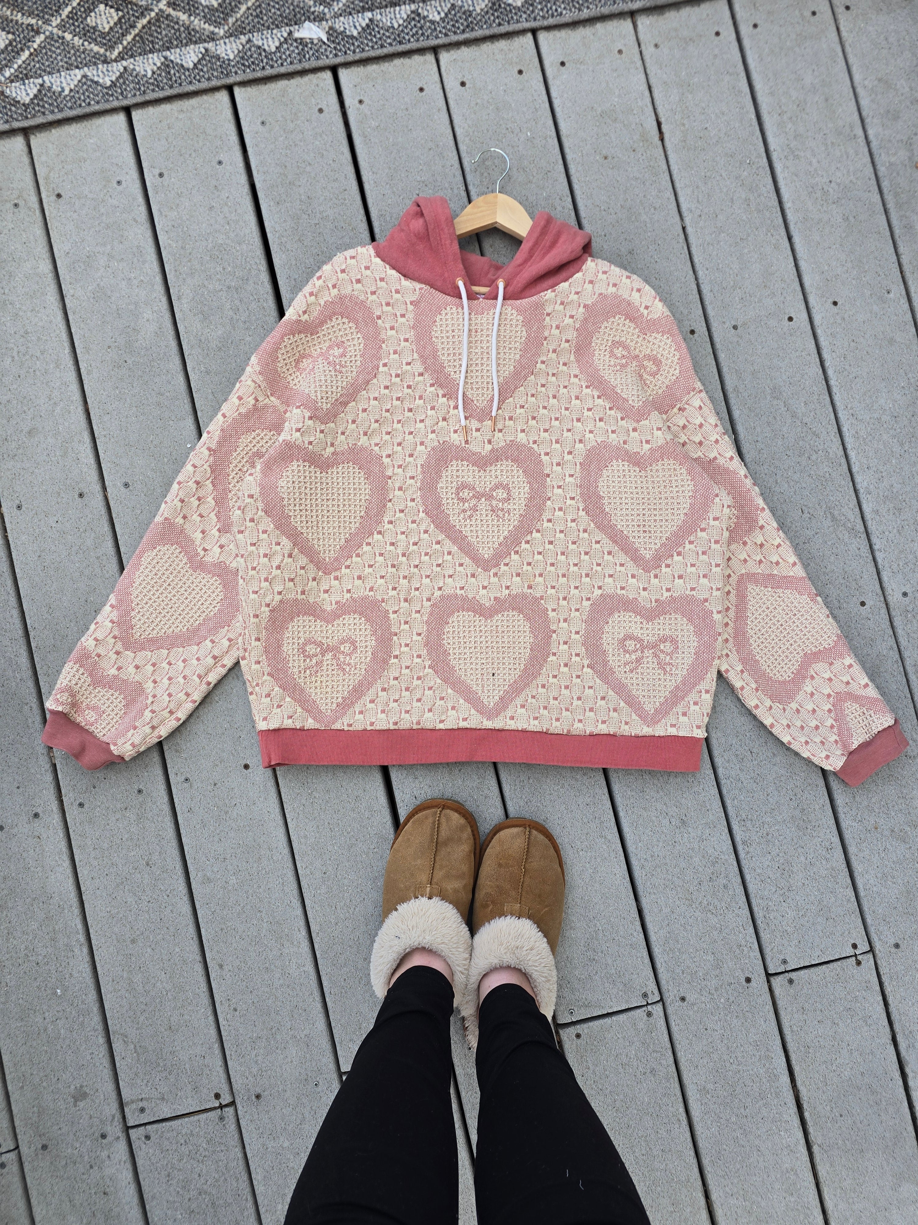 Sweetheart Woven Blanket Hoodie (XL)