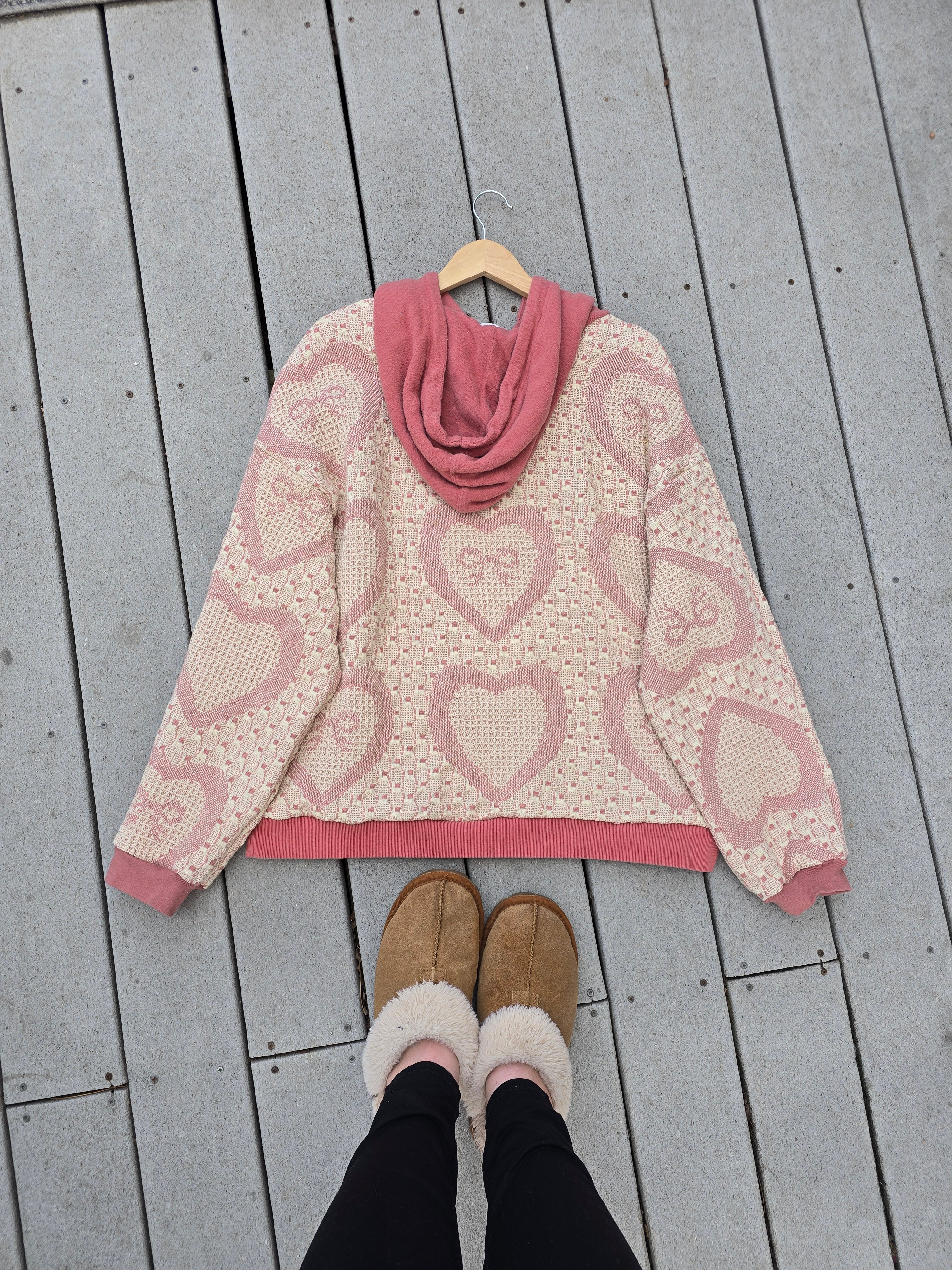 Sweetheart Woven Blanket Hoodie (XL)